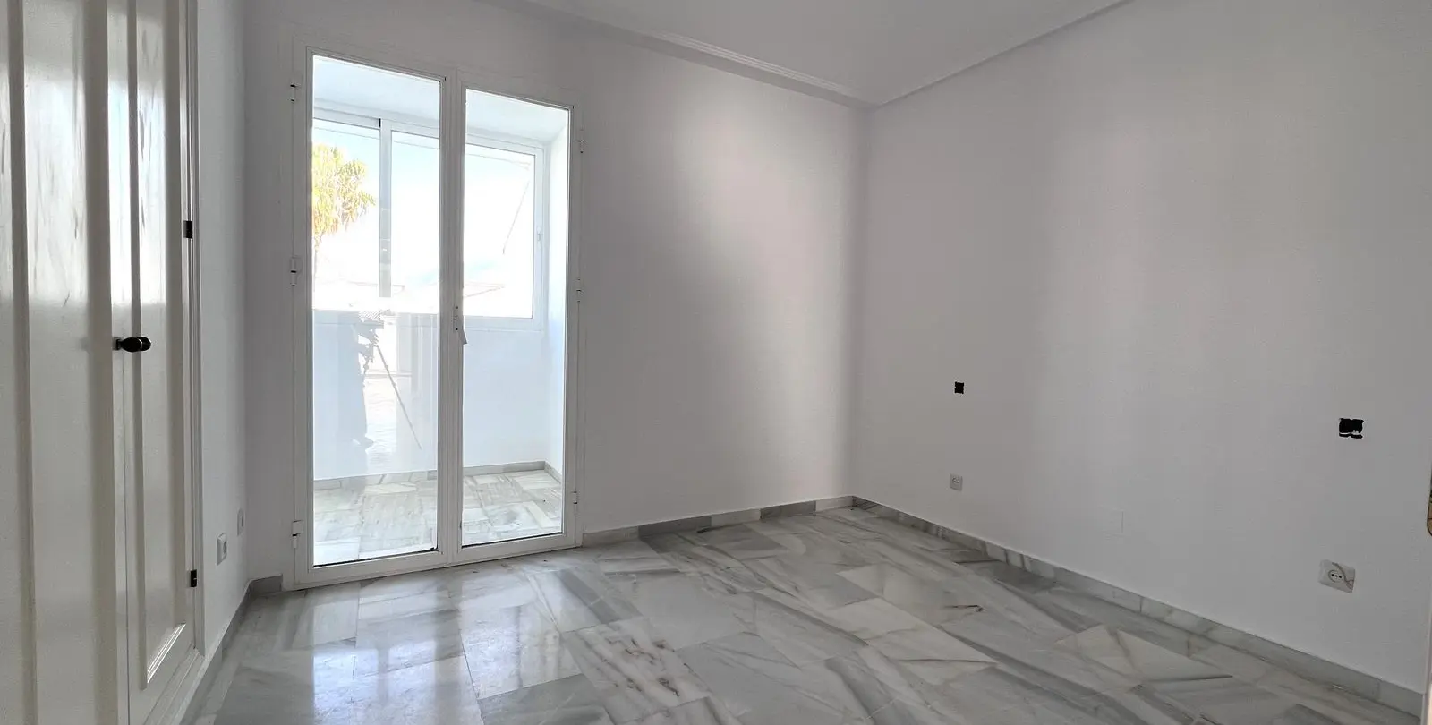 Продажа апартаментов на среднем этаже в Estepona 19