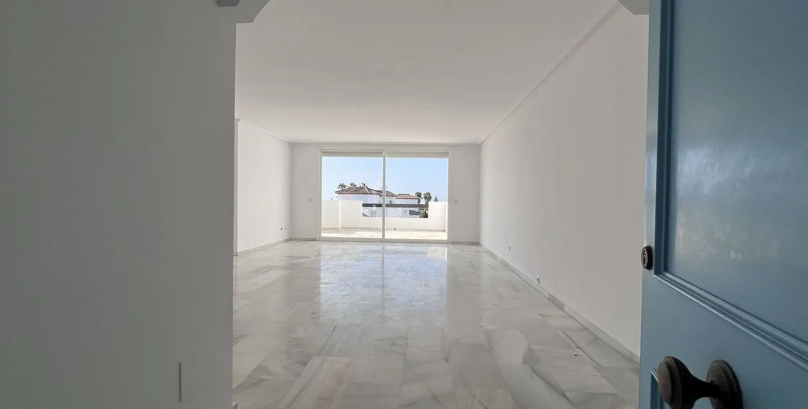 Продажа апартаментов на среднем этаже в Estepona 21