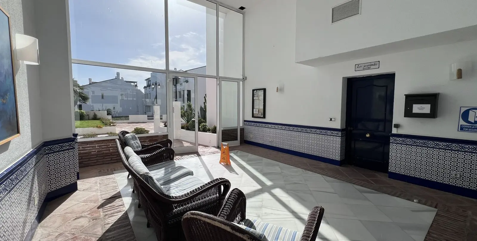 Продажа апартаментов на среднем этаже в Estepona 32
