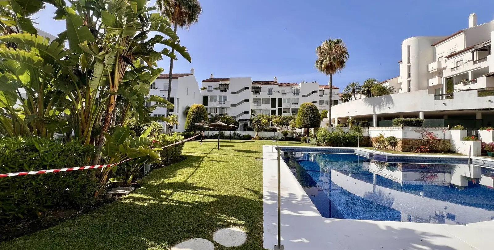 Продажа апартаментов на среднем этаже в Estepona 38