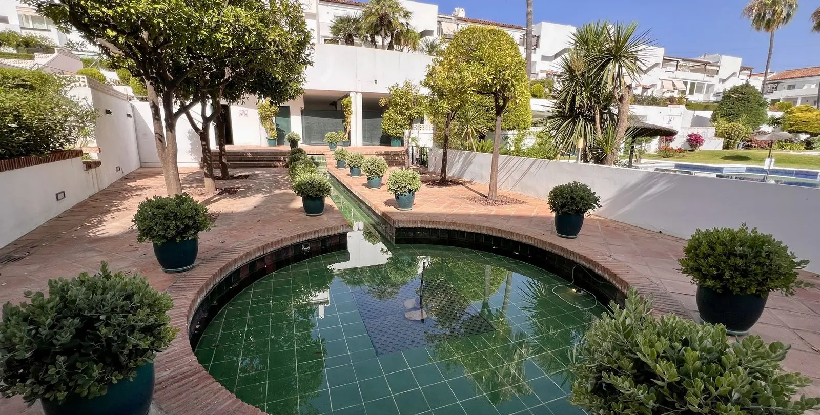 Продажа апартаментов на среднем этаже в Estepona 39