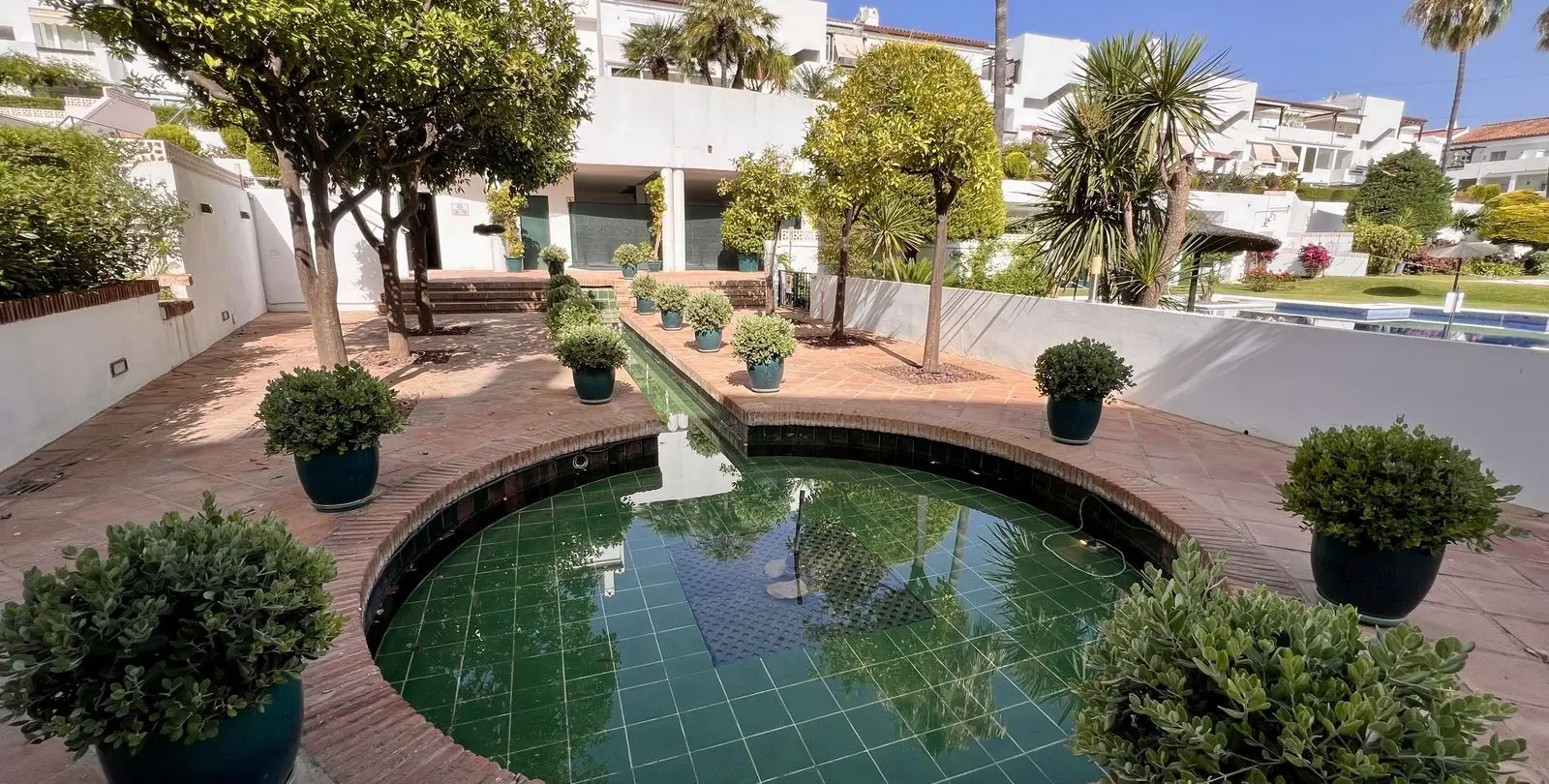 Продажа апартаментов на среднем этаже в Estepona 40