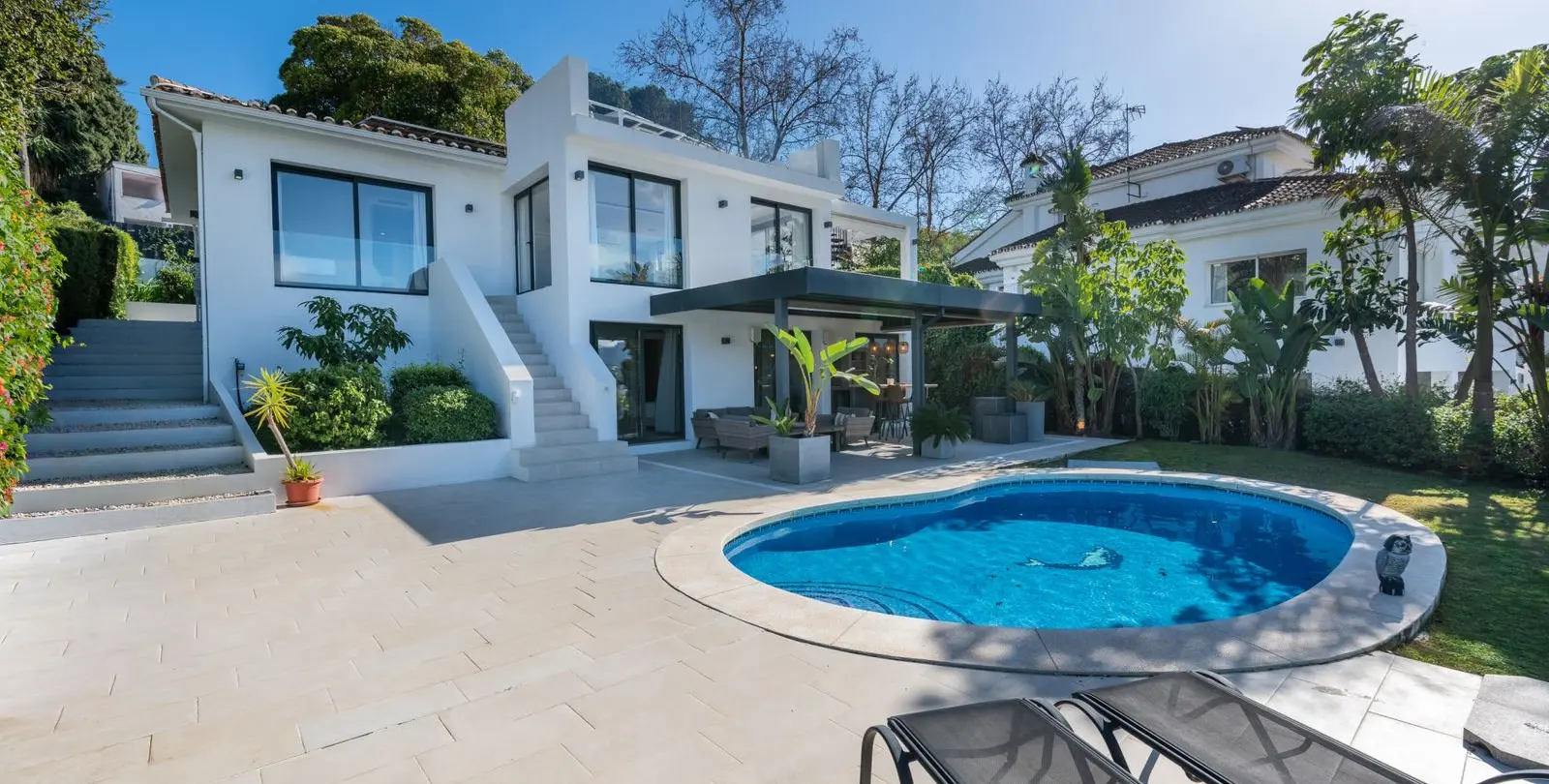 Sale of detached villa in Nueva Andalucía 1