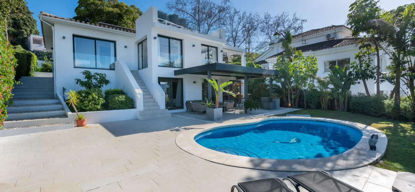 Sale of detached villa in Nueva Andalucía 0