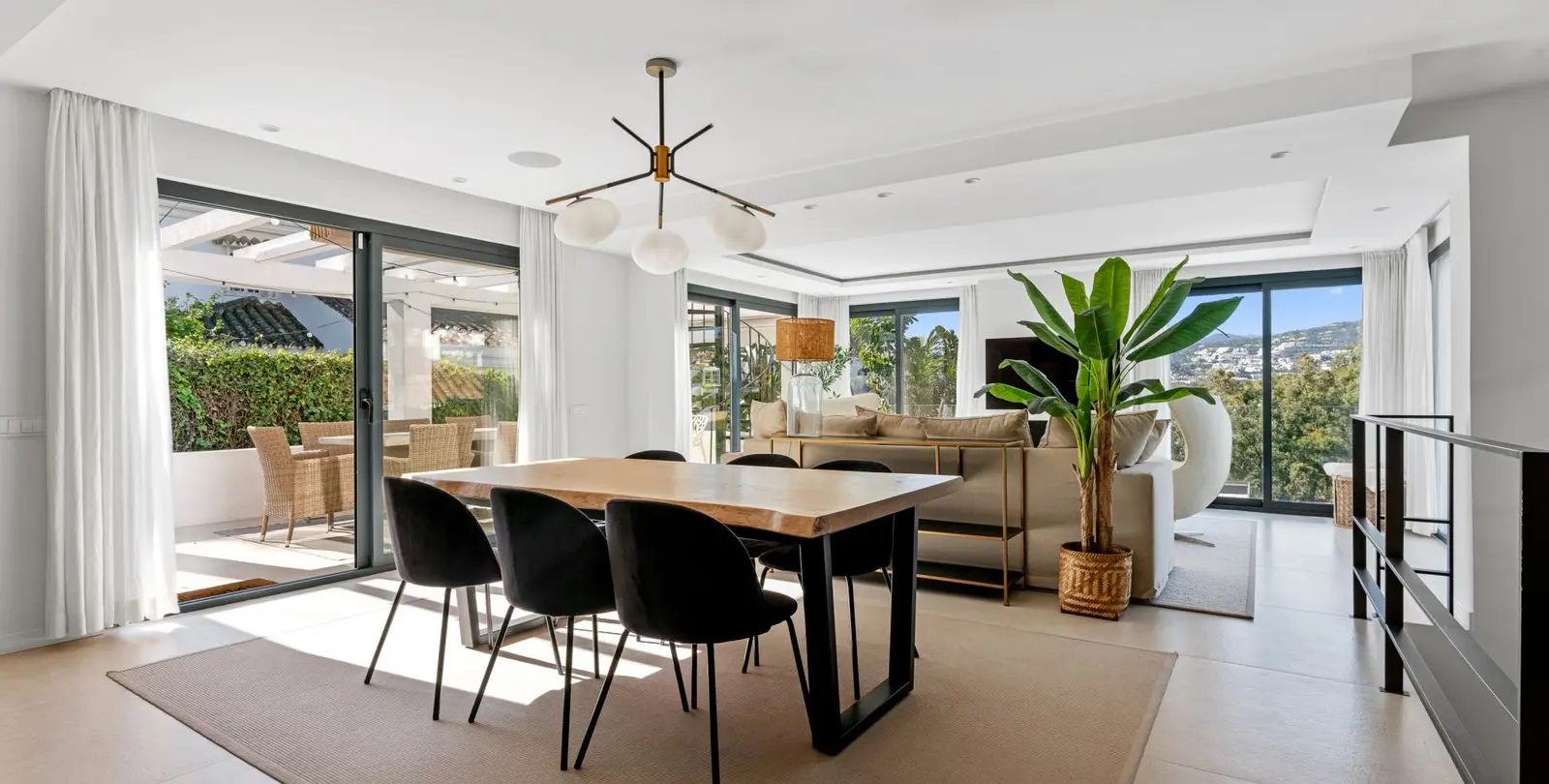 Sale of detached villa in Nueva Andalucía 4