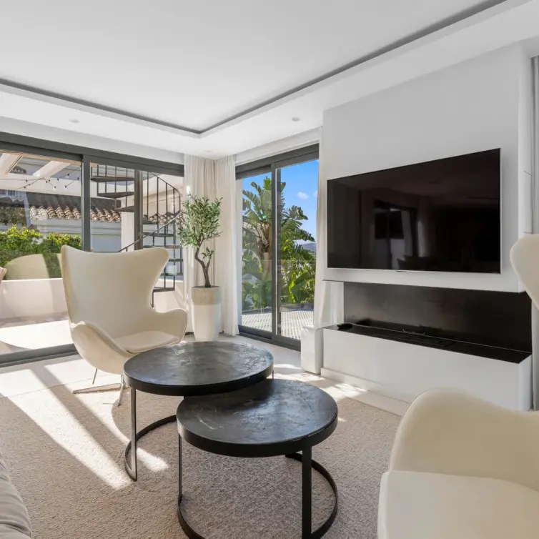 Sale of detached villa in Nueva Andalucía
