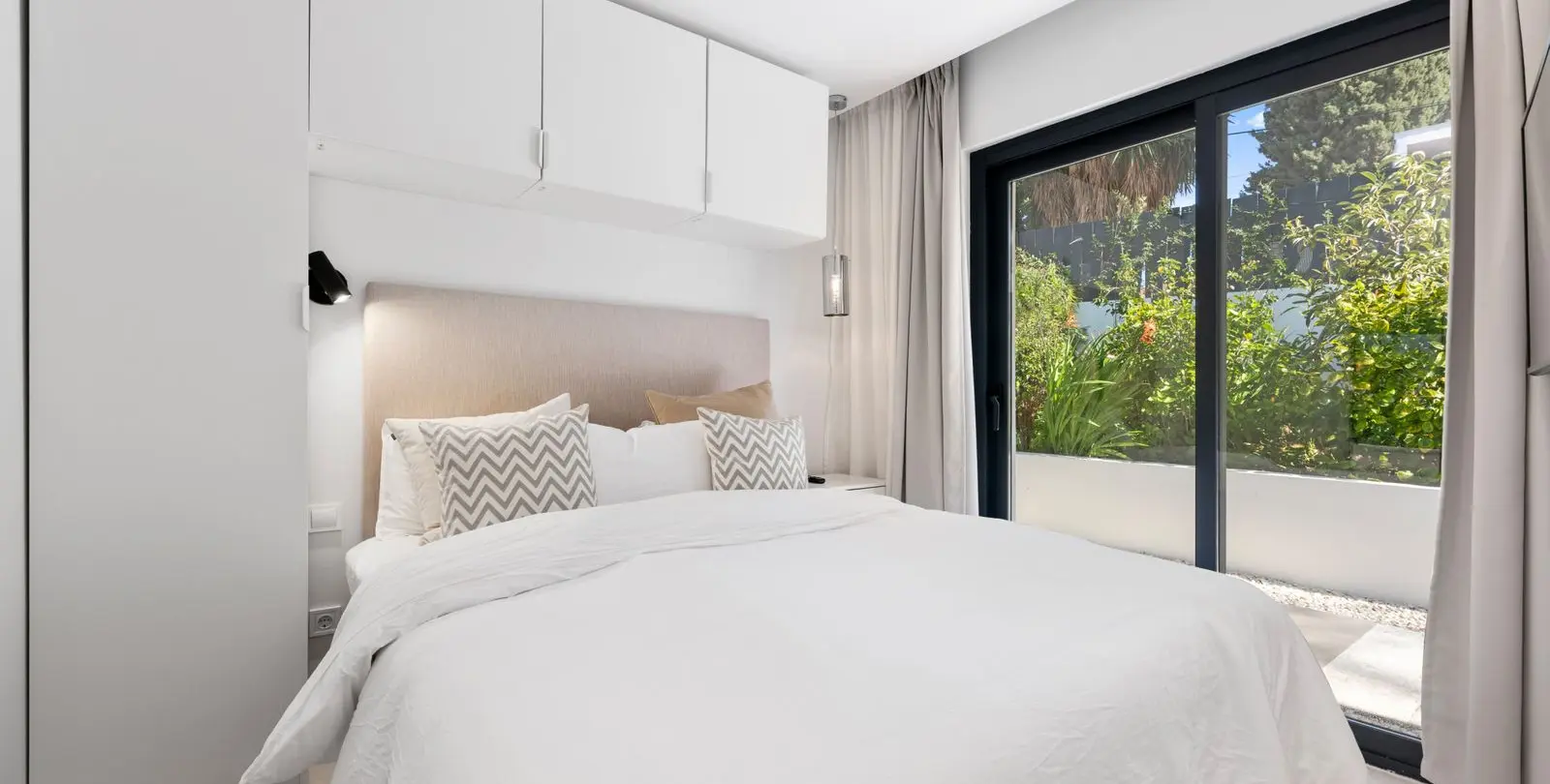 Sale of detached villa in Nueva Andalucía 15