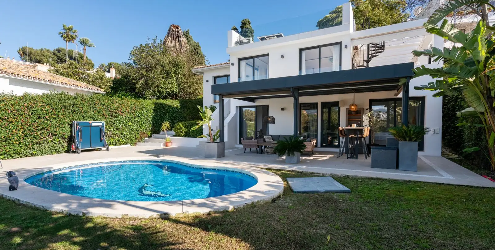 Sale of detached villa in Nueva Andalucía 37