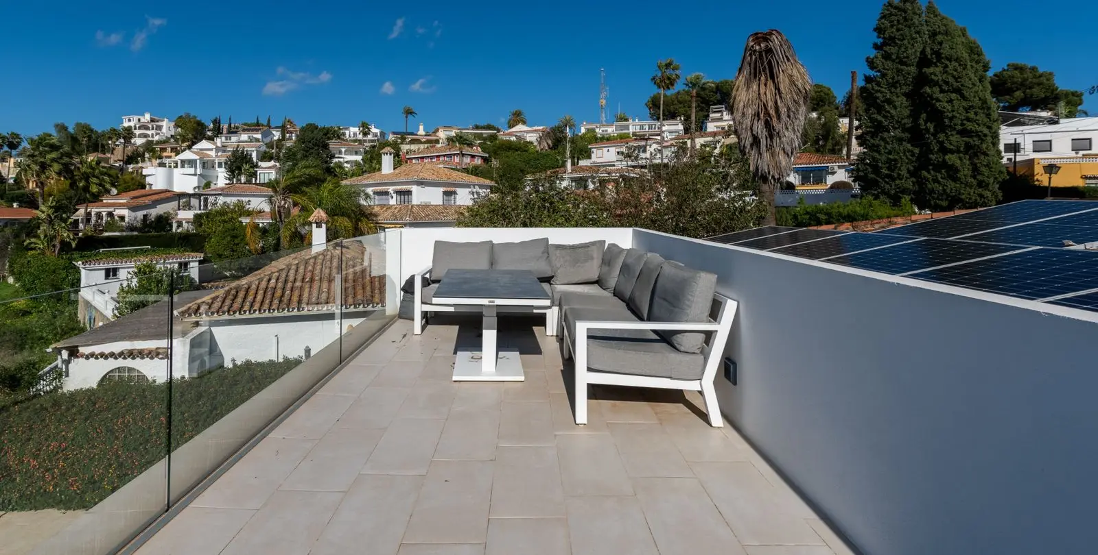 Sale of detached villa in Nueva Andalucía 40