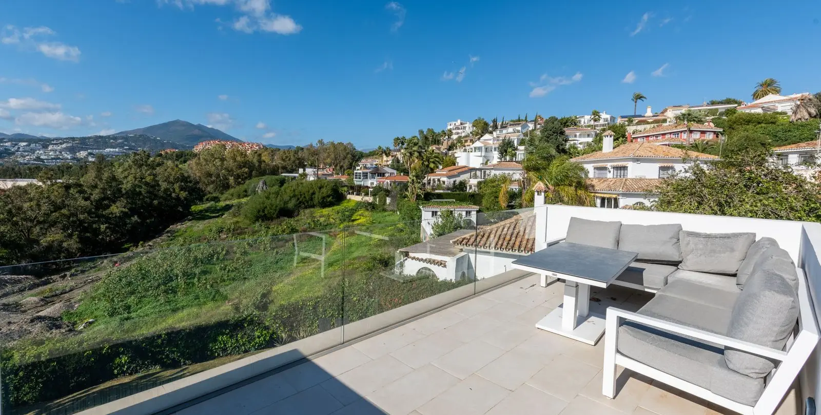 Sale of detached villa in Nueva Andalucía 41