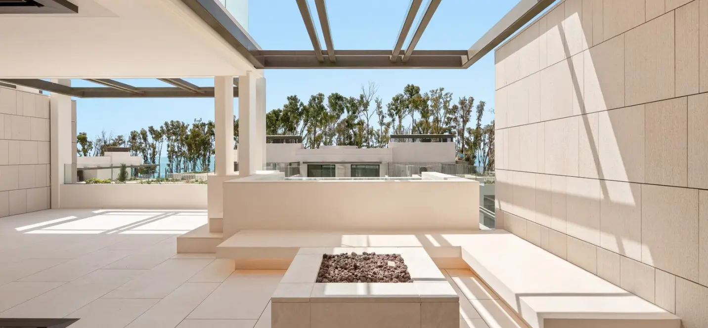 Sale of middle floor apartment in The Golden Mile 0