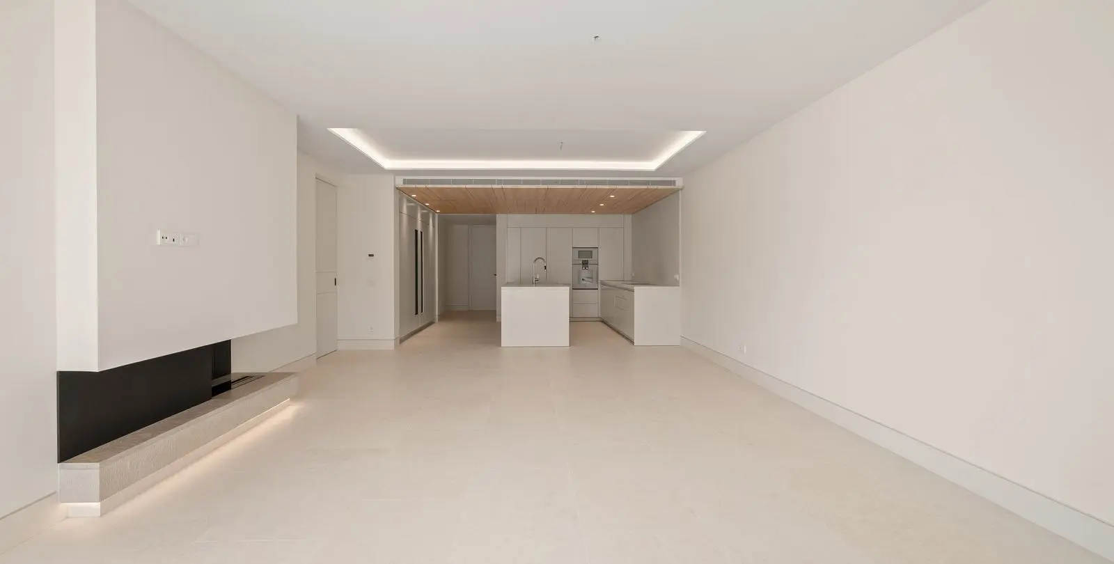 Sale of middle floor apartment in The Golden Mile 7