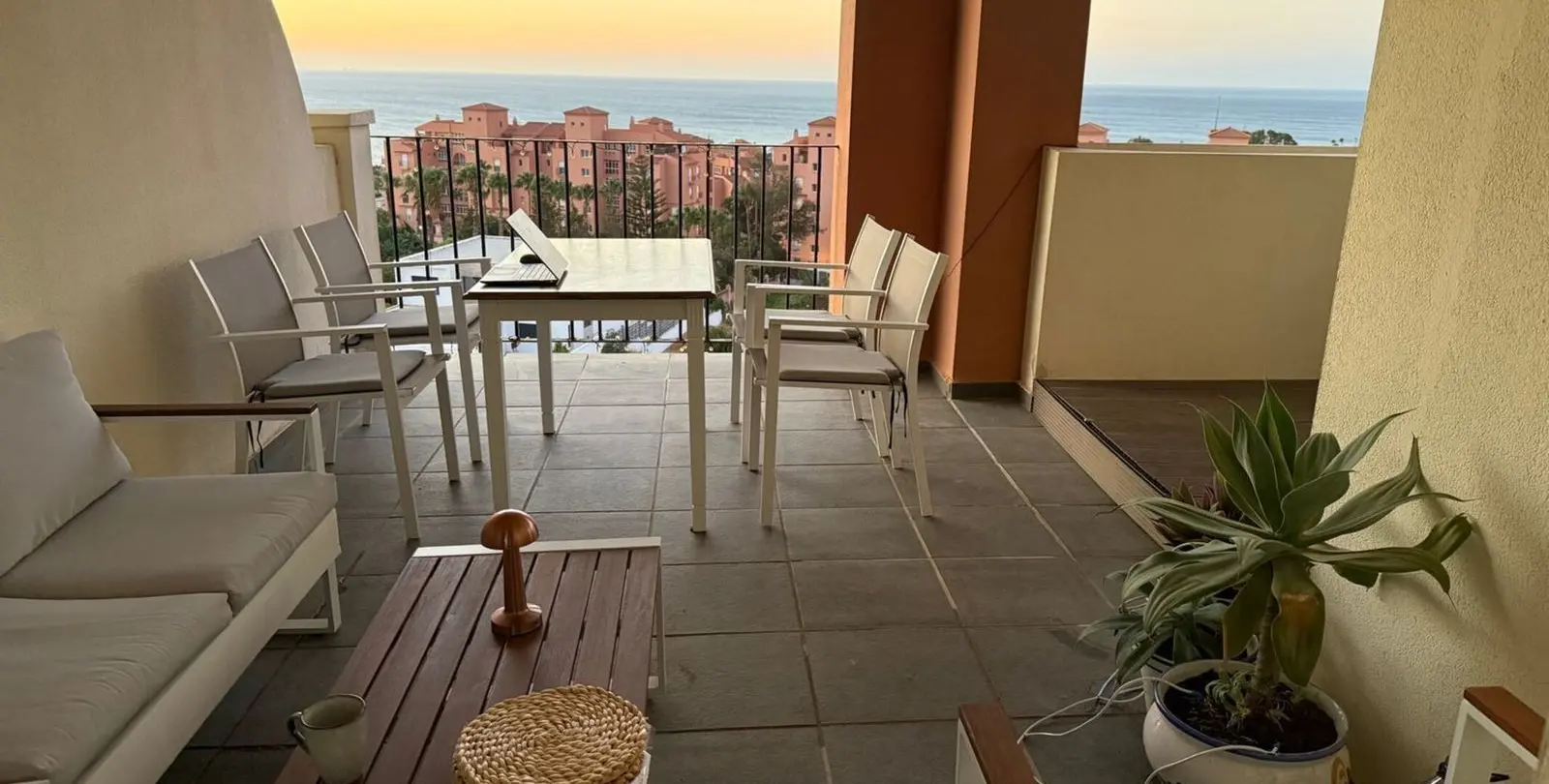 Sale of middle floor apartment in La Duquesa 1