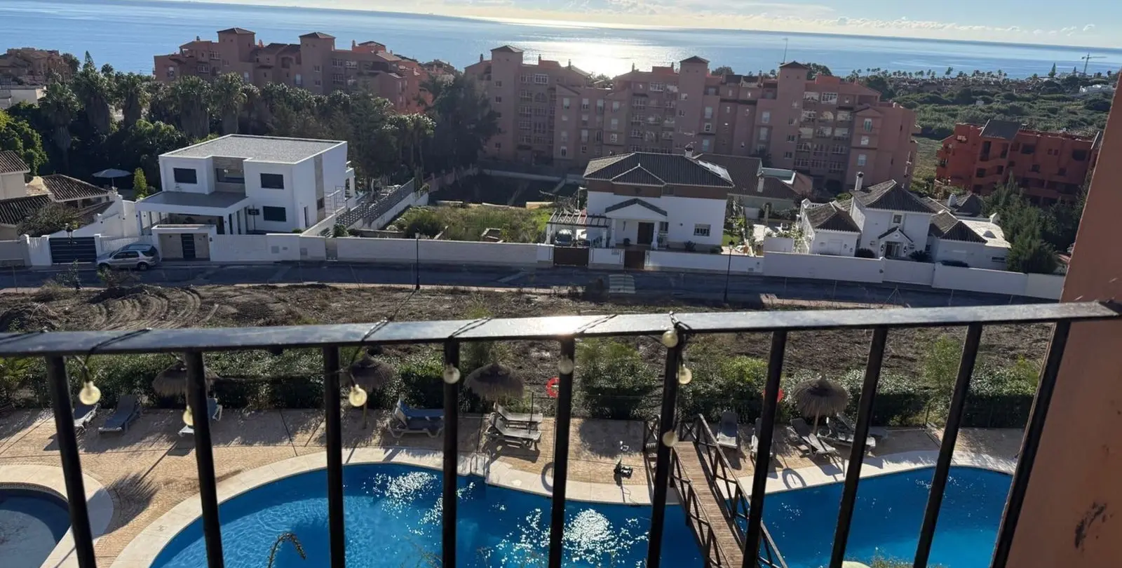 Sale of middle floor apartment in La Duquesa 2