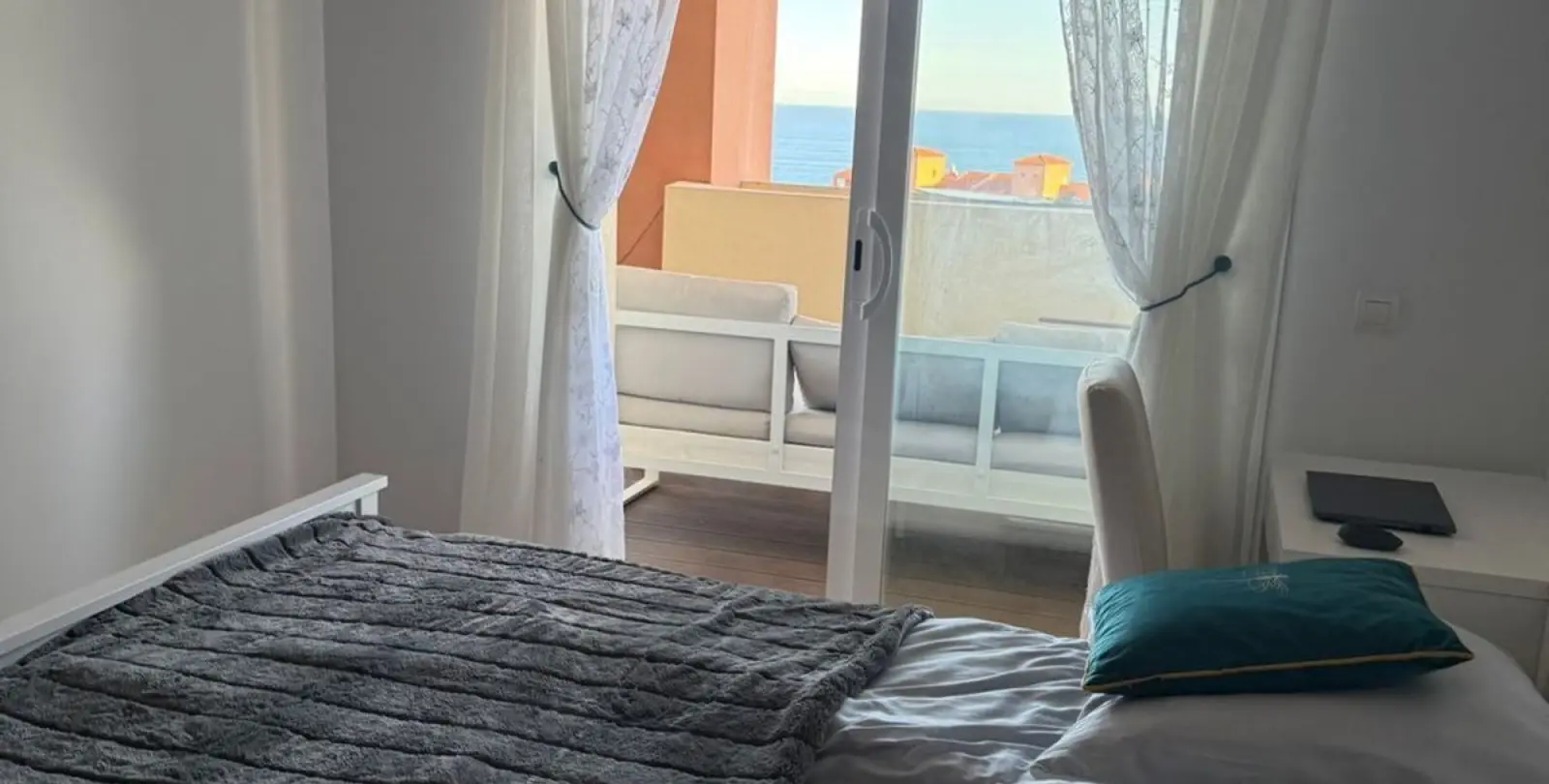Sale of middle floor apartment in La Duquesa 5