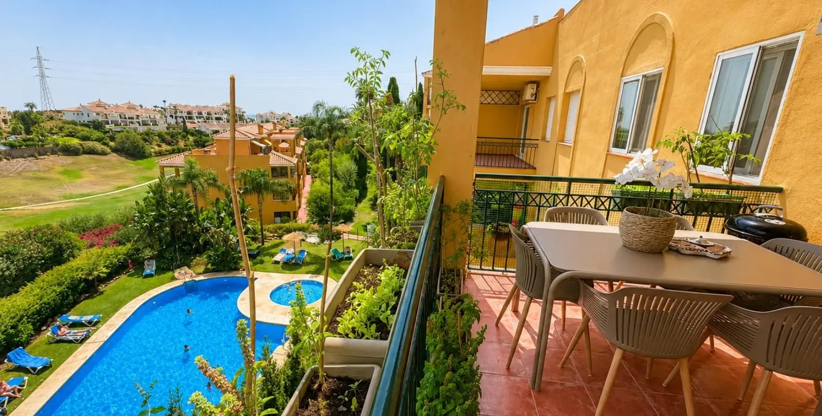 Venta de apartamento en planta media en Riviera del Sol 1