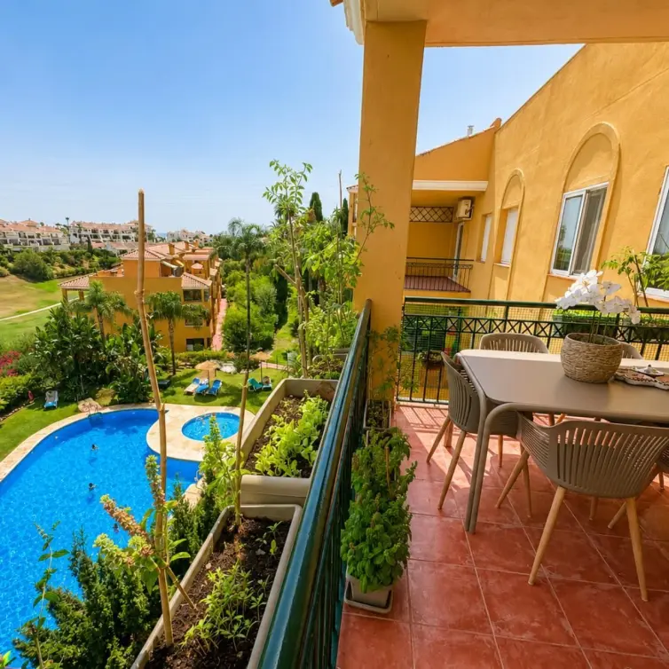 Venta de apartamento en planta media en Riviera del Sol