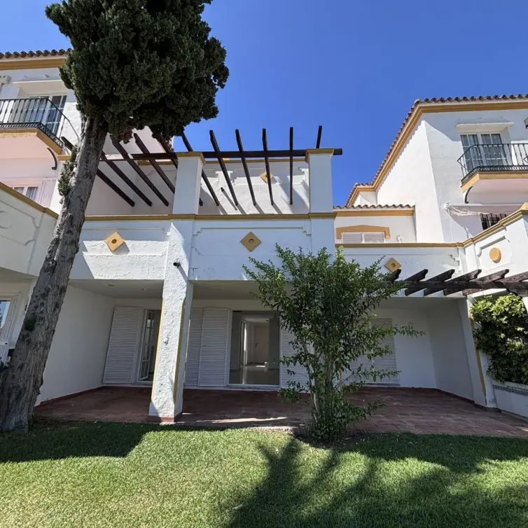 Venta de adosado en Estepona