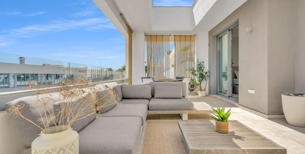 Sale of penthouse in Estepona 3