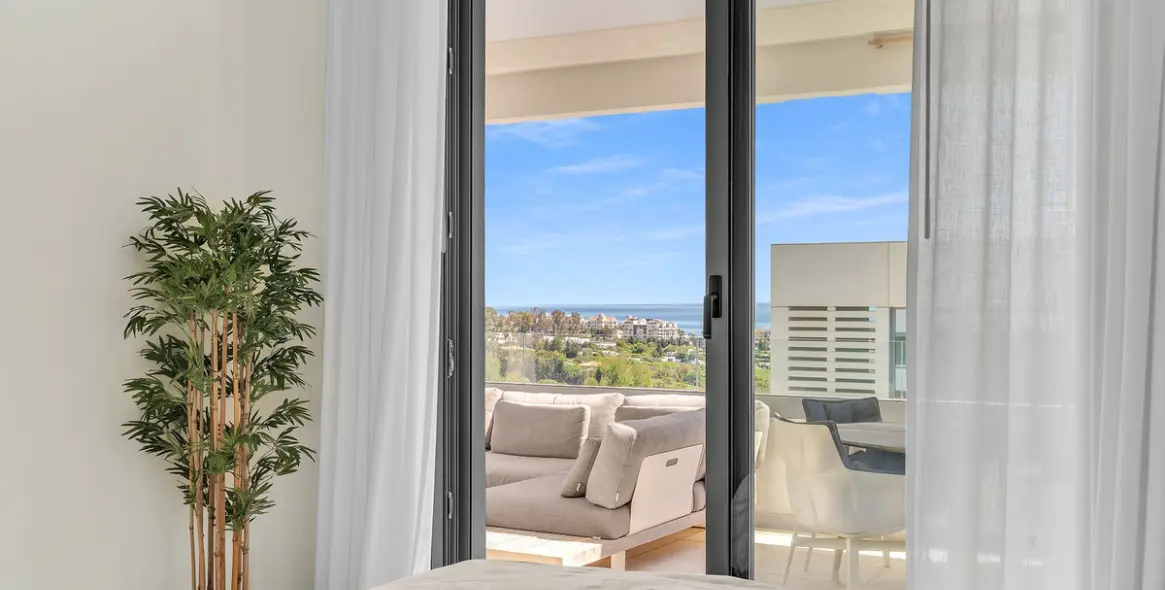 Sale of penthouse in Estepona 14