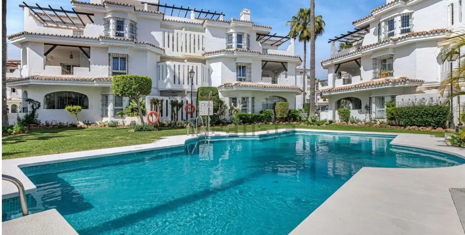 Sale of penthouse duplex in Nueva Andalucía 1