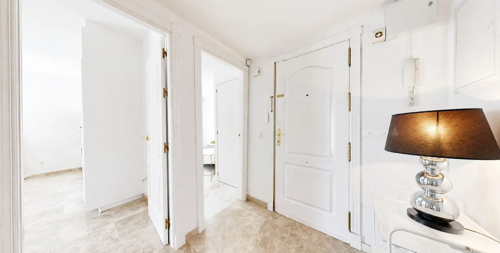 Sale of penthouse duplex in Nueva Andalucía 16