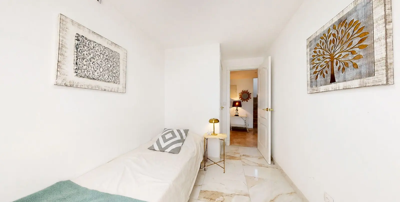 Sale of penthouse duplex in Nueva Andalucía 17
