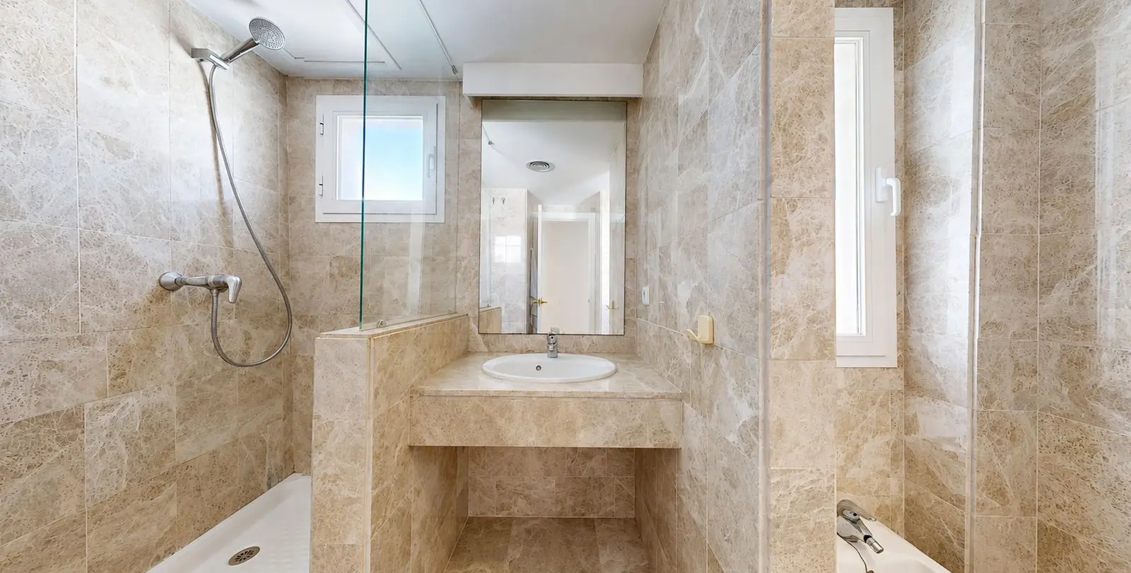 Sale of penthouse duplex in Nueva Andalucía 20