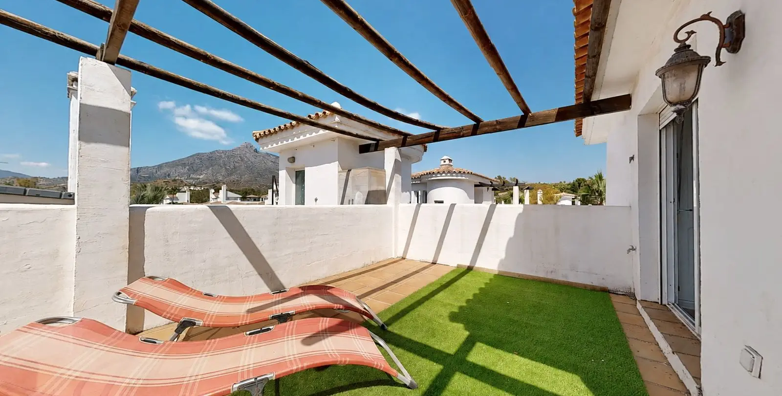 Sale of penthouse duplex in Nueva Andalucía 22