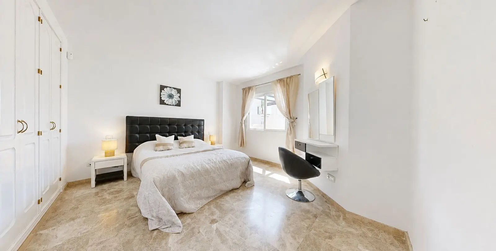 Sale of penthouse duplex in Nueva Andalucía 23