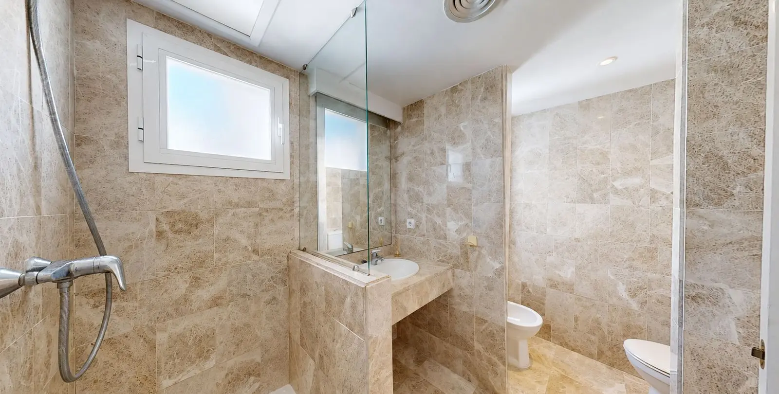 Sale of penthouse duplex in Nueva Andalucía 24
