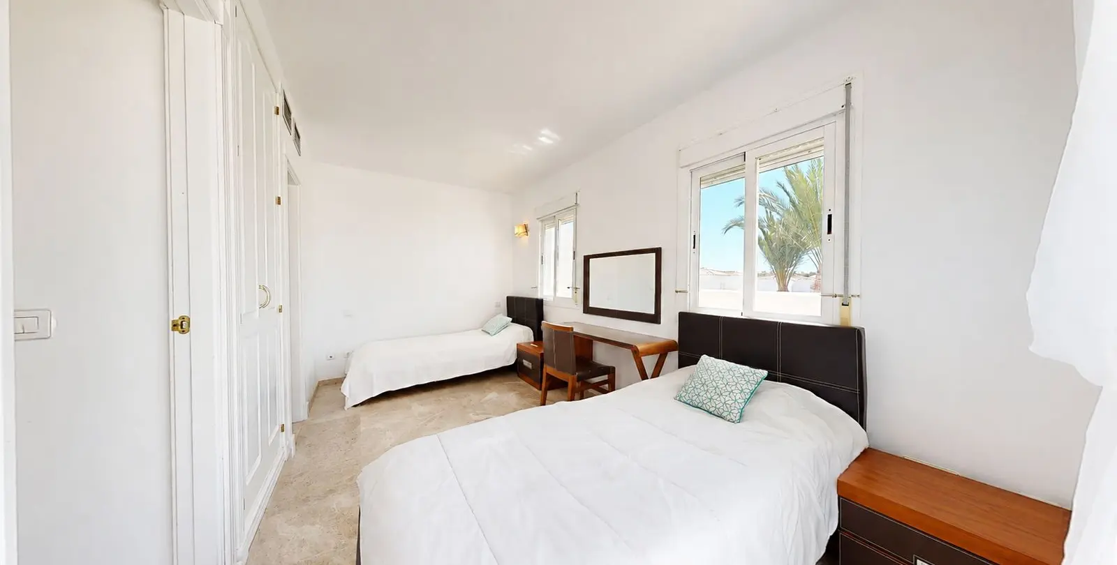Sale of penthouse duplex in Nueva Andalucía 28