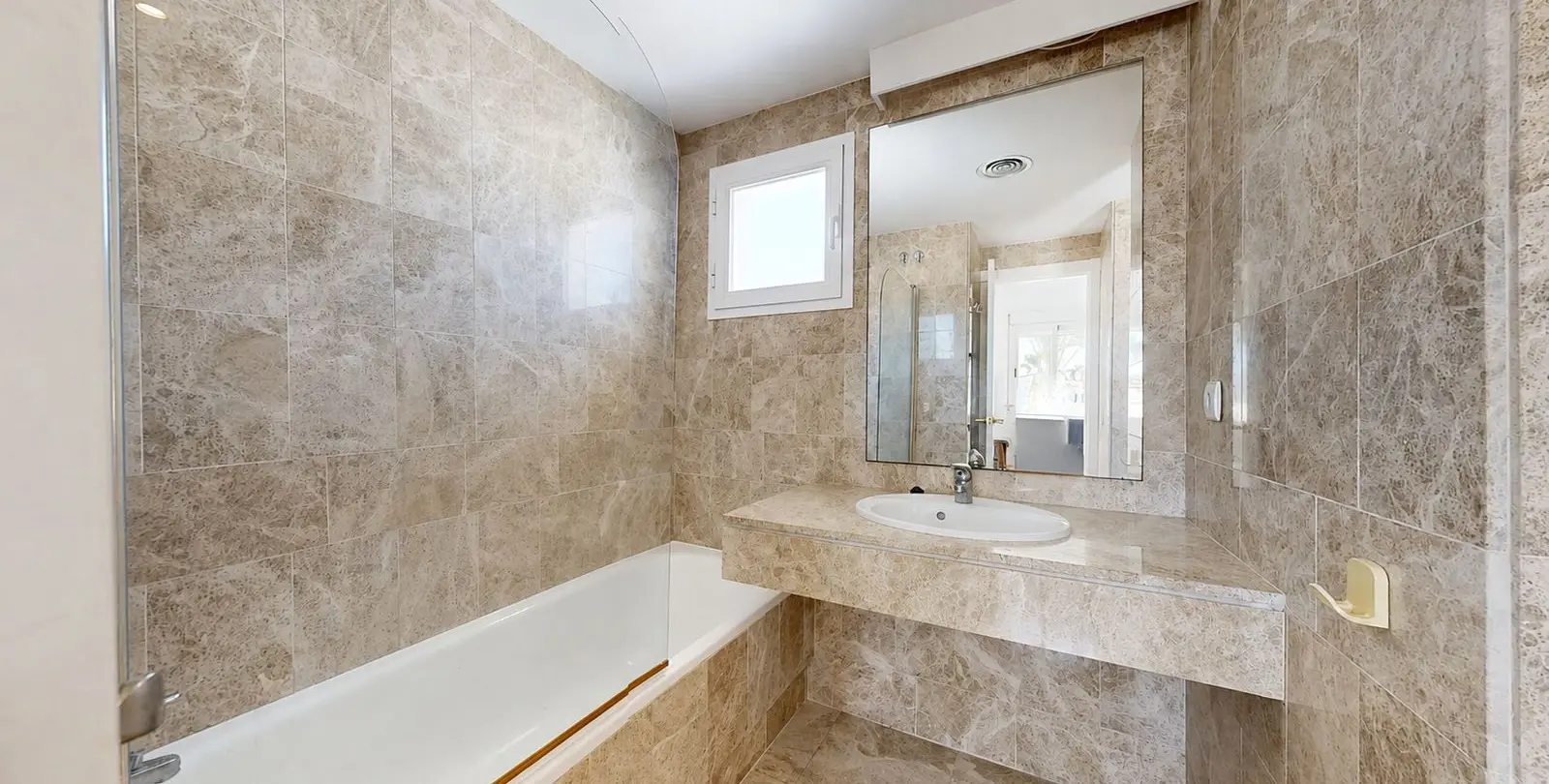 Sale of penthouse duplex in Nueva Andalucía 31