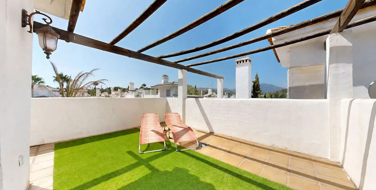 Sale of penthouse duplex in Nueva Andalucía 32