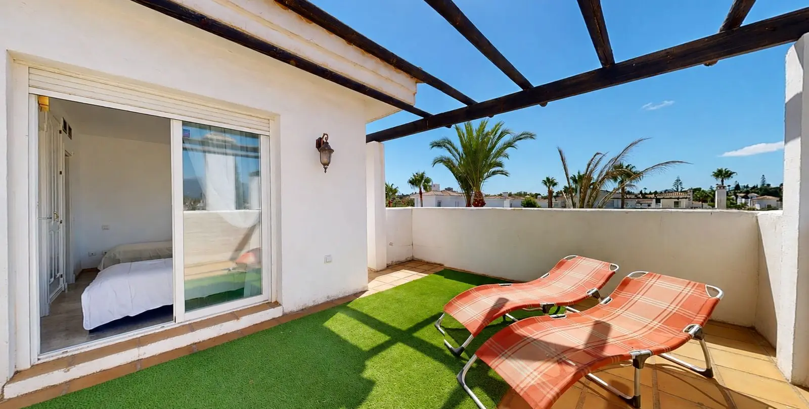 Sale of penthouse duplex in Nueva Andalucía 33