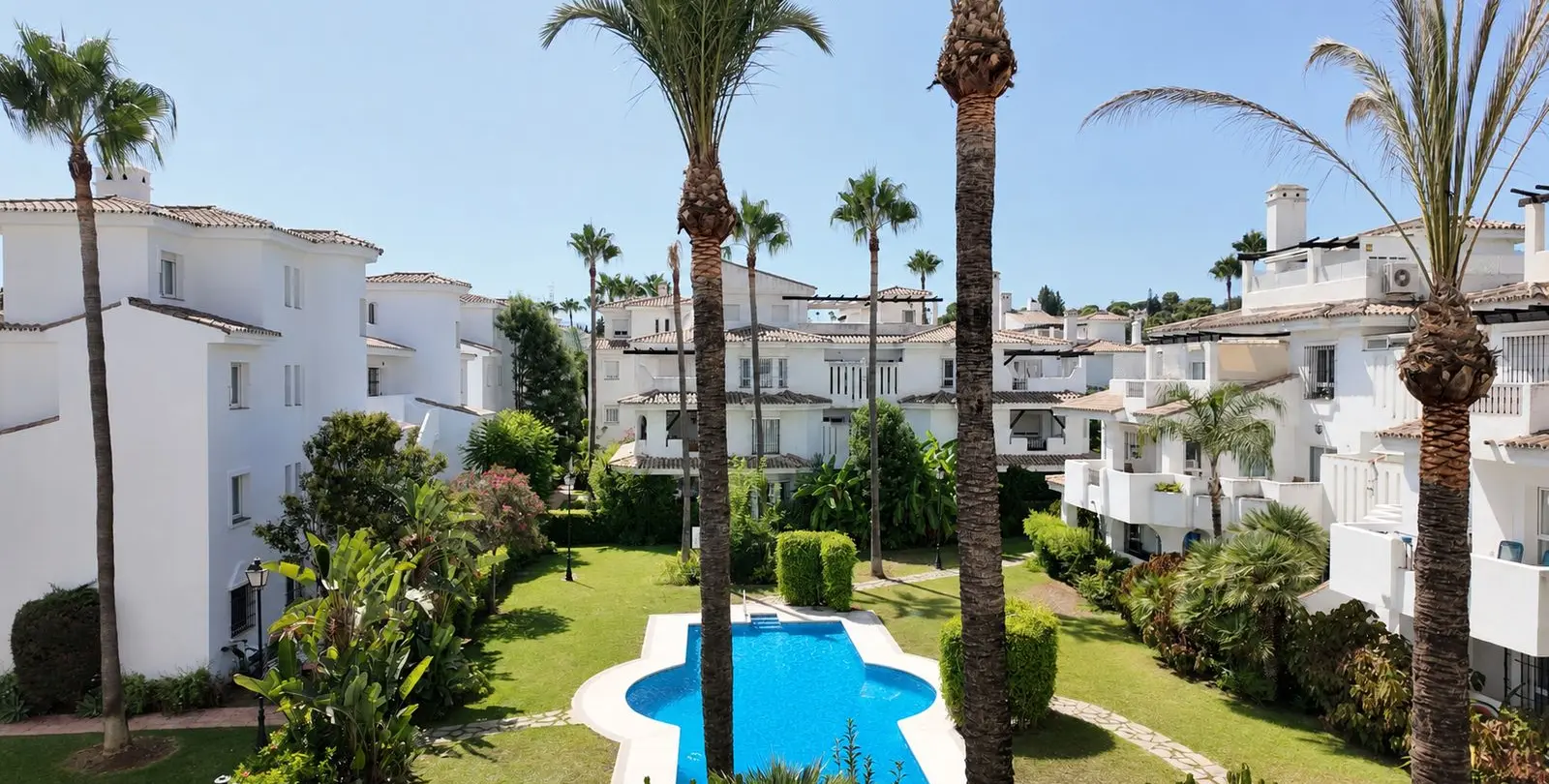 Sale of penthouse duplex in Nueva Andalucía 36