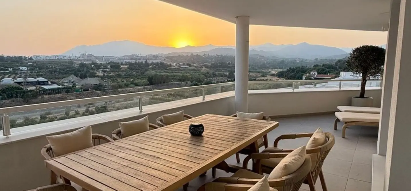 Sale of middle floor apartment in Cancelada 1