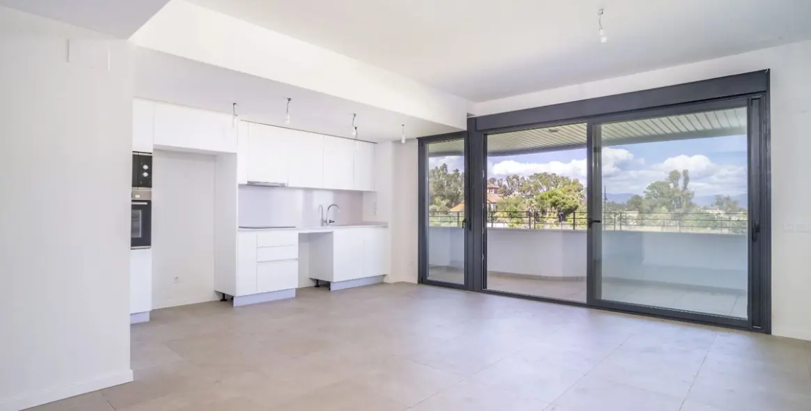 Venta de apartamento en planta media en Torremolinos 2