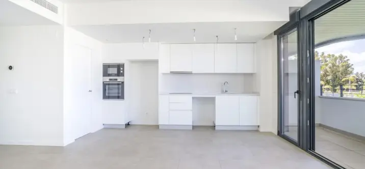 Venta de apartamento en planta media en Torremolinos 2