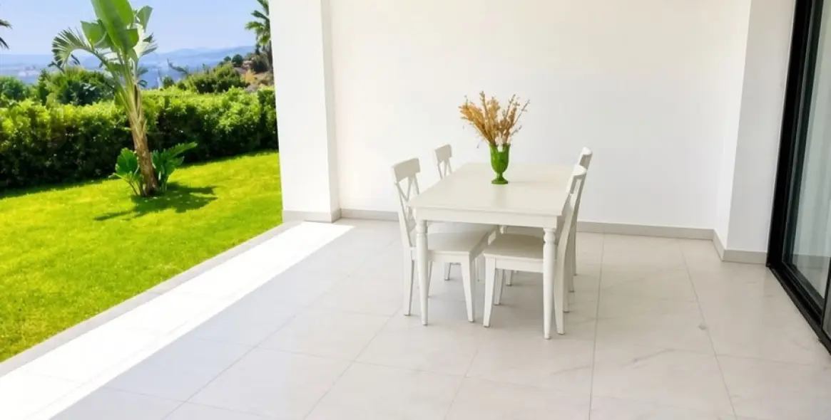 Venta de apartamento en planta baja en Estepona 3