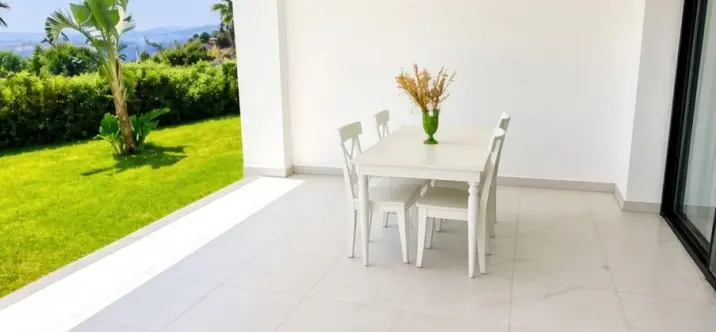 Venta de apartamento en planta baja en Estepona 2