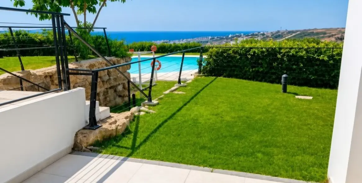 Venta de apartamento en planta baja en Estepona 4