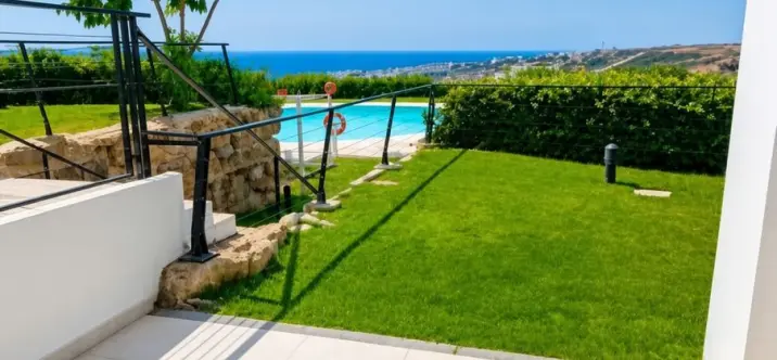 Venta de apartamento en planta baja en Estepona 3