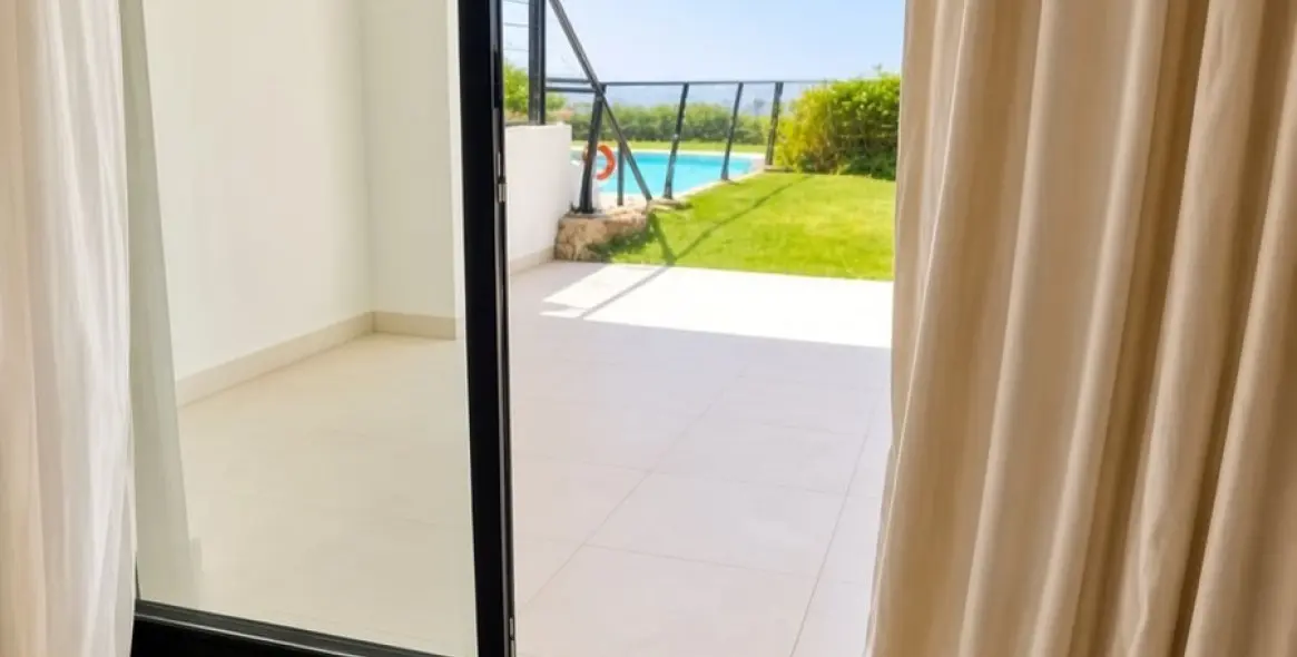 Venta de apartamento en planta baja en Estepona 20