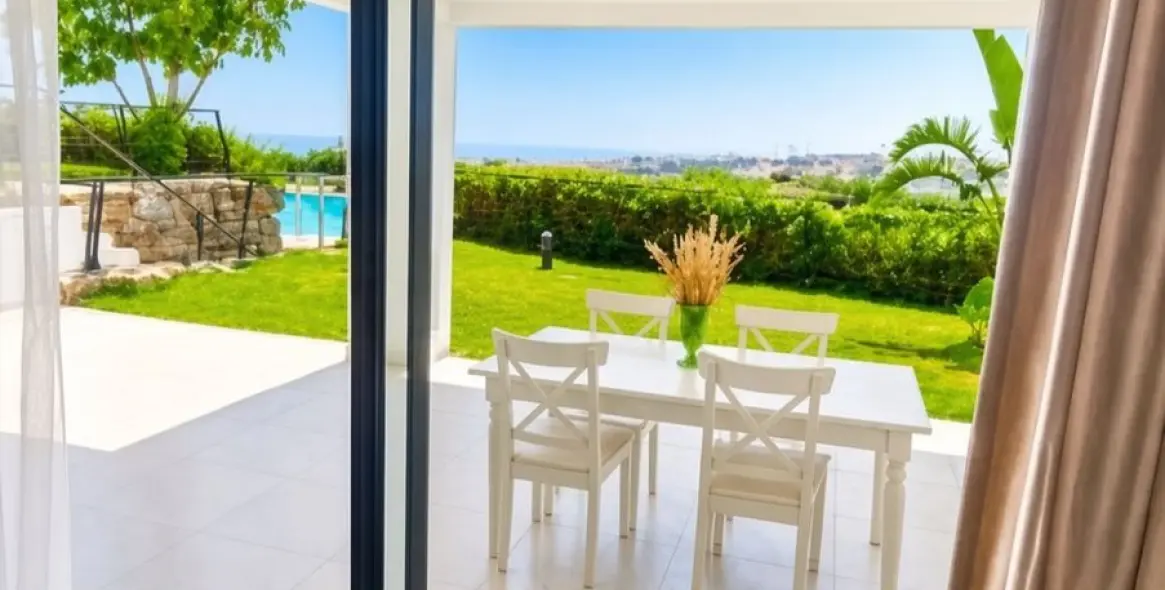 Venta de apartamento en planta baja en Estepona 25