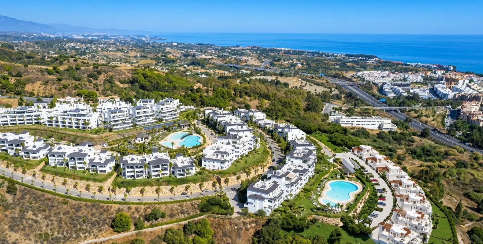 Sale of ground floor apartment in Estepona 1
