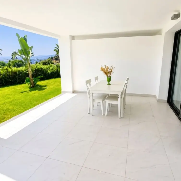 Продажа апартаментов на первом этаже в Estepona