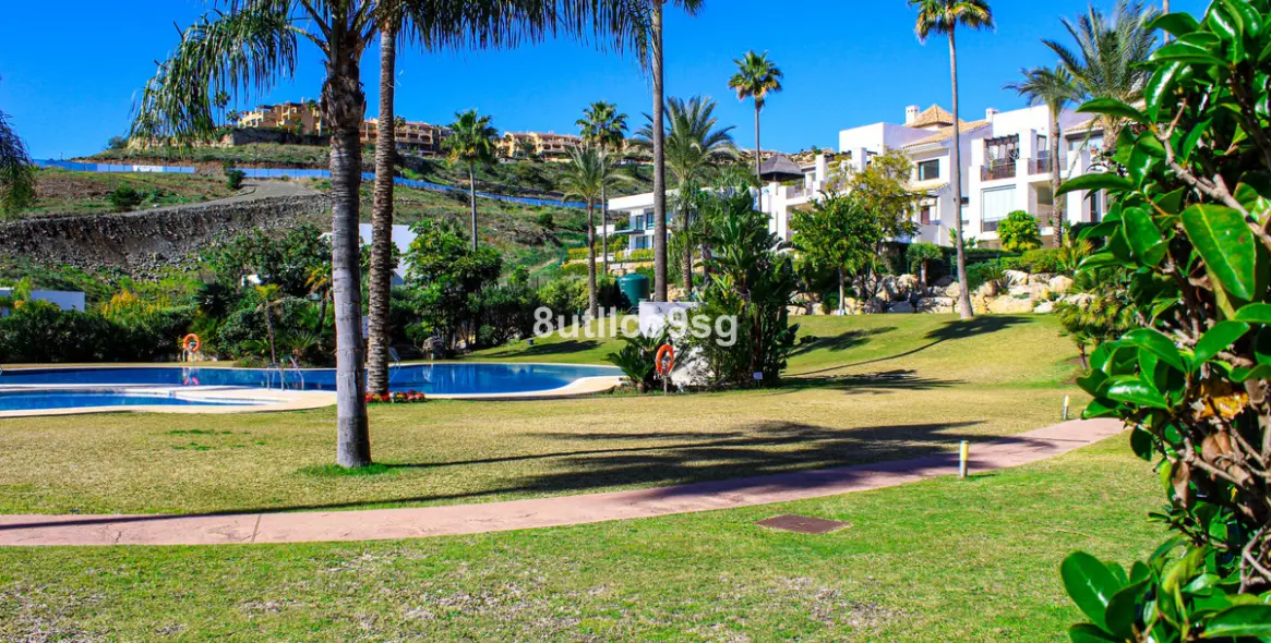Venta de apartamento en planta baja en Benahavís 2