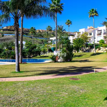 Venta de apartamento en planta baja en Benahavís