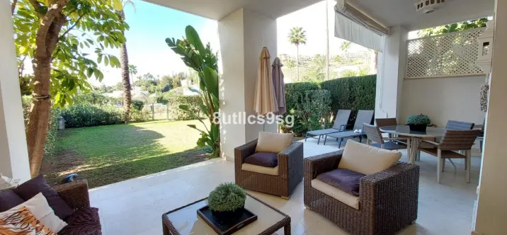Venta de apartamento en planta baja en Benahavís 2